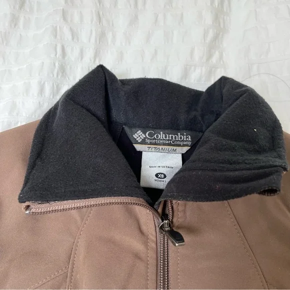 Columbia Titanium Brown Shell Jacket‎ - Picture 6 of 10